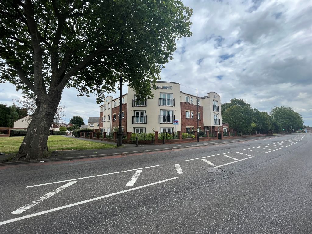 2 bed flat for sale in Waterside Close, Parkfields, Wolverhampton WV2