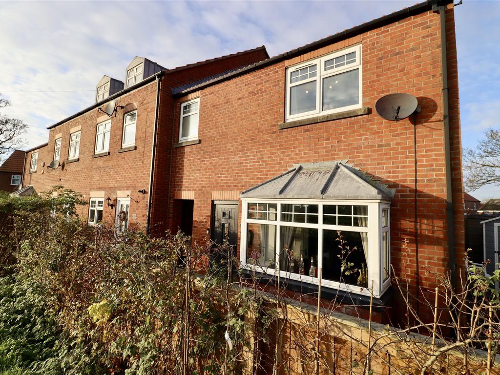 3 bed end terrace house for sale in The Shires, Moor End, Holme On