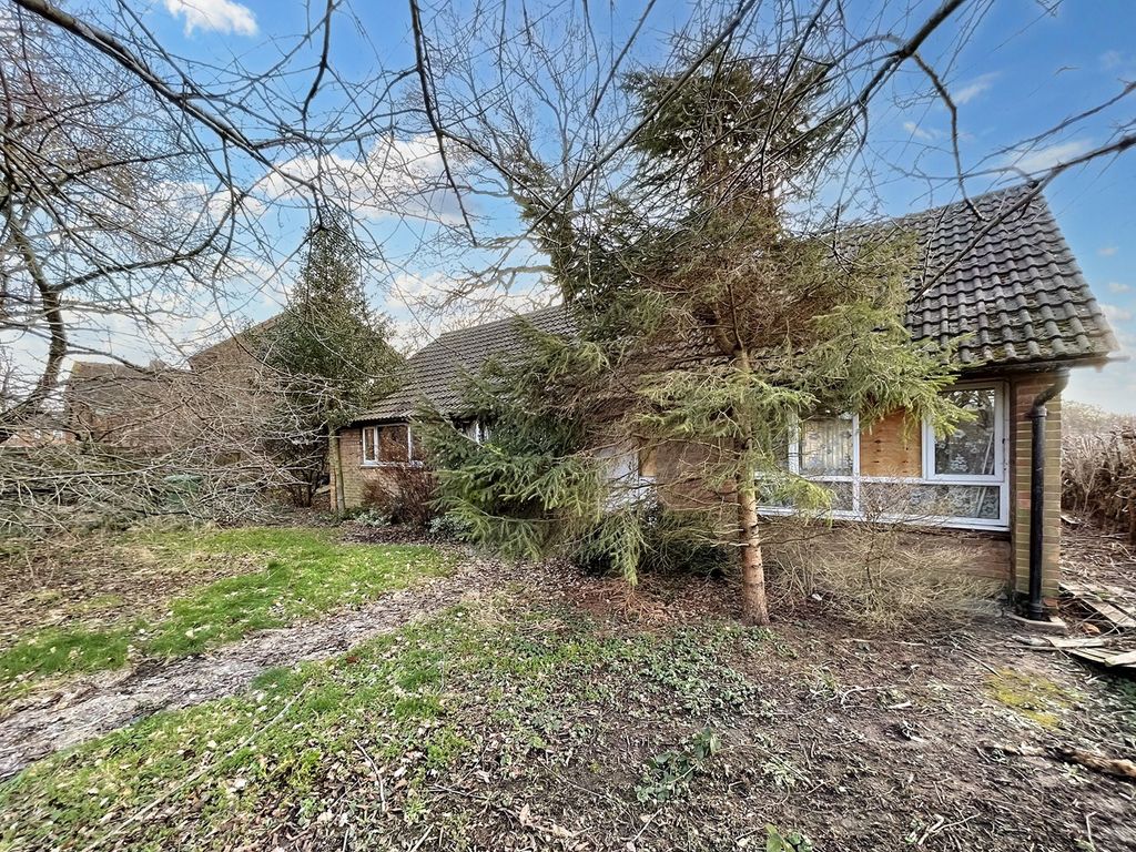 3 bed bungalow for sale in Whitebeam Avenue, Bromley BR2 Zoopla