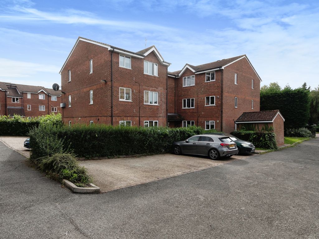 1 bed flat to rent in Green Pond Close, Walthamstow, London E17, £1,150