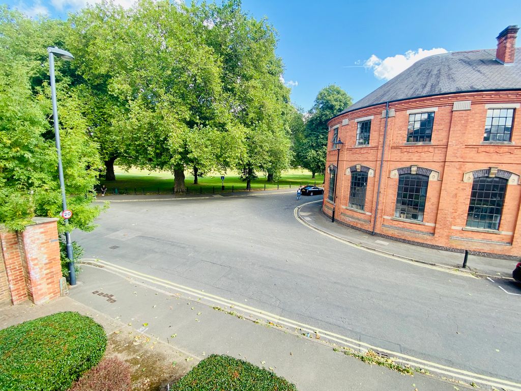 2 bed flat to rent in Etruria Gardens, Derby DE1, £850 pcm Zoopla