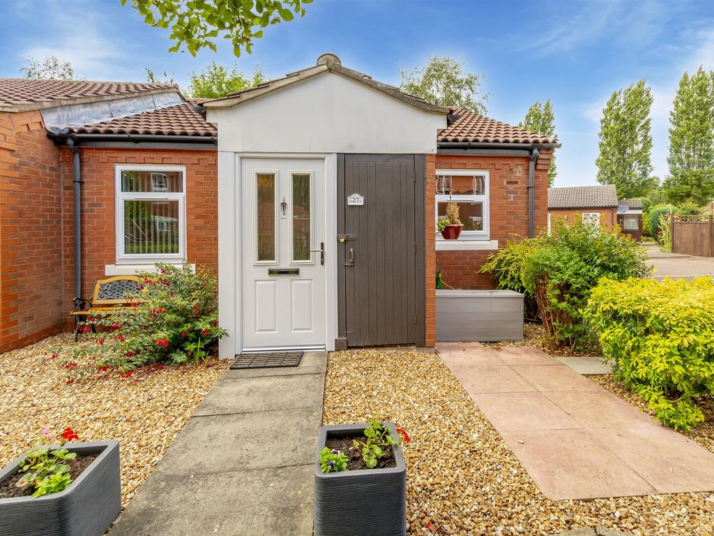 2 bed semidetached bungalow for sale in Calverton Close, Toton