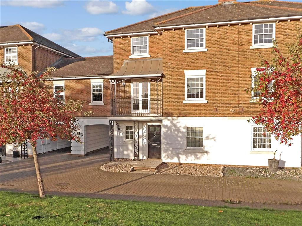 4 bed town house for sale in Maypole Drive, Kings Hill, West Malling