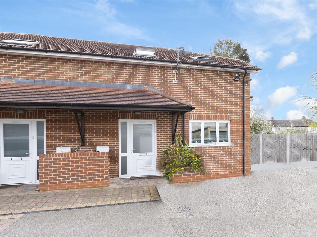 3 bed semidetached house to rent in Nolands Close, Romford RM5 Zoopla