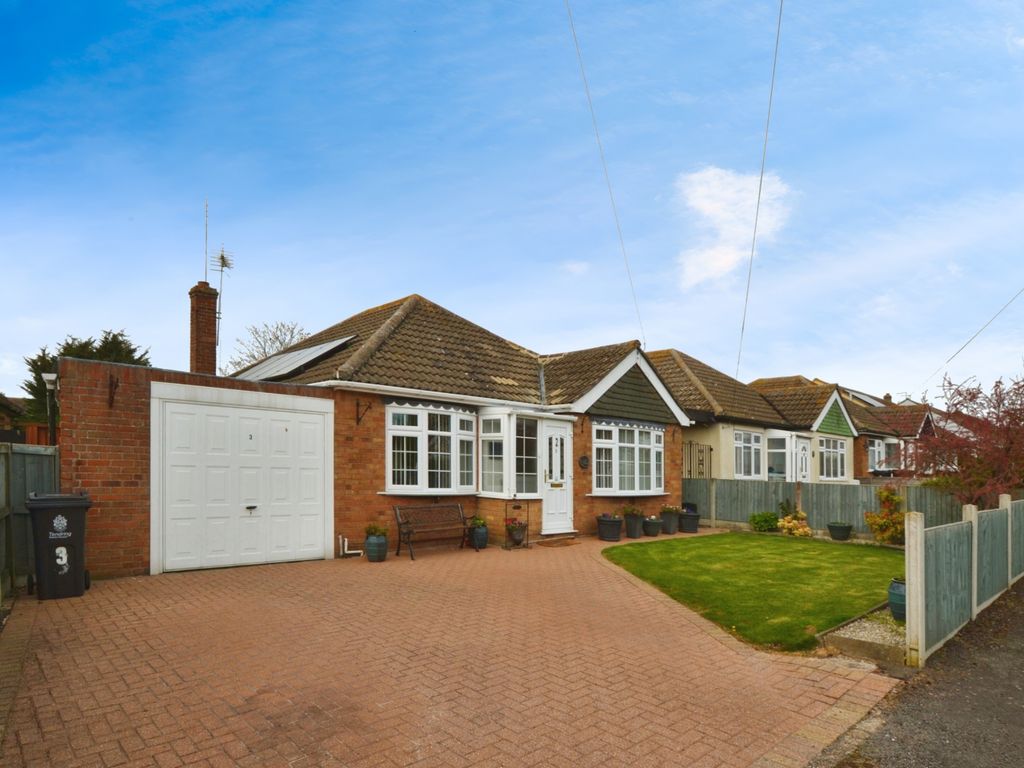 2 bed bungalow for sale in Jubilee Avenue, ClactonOnSea CO16, £