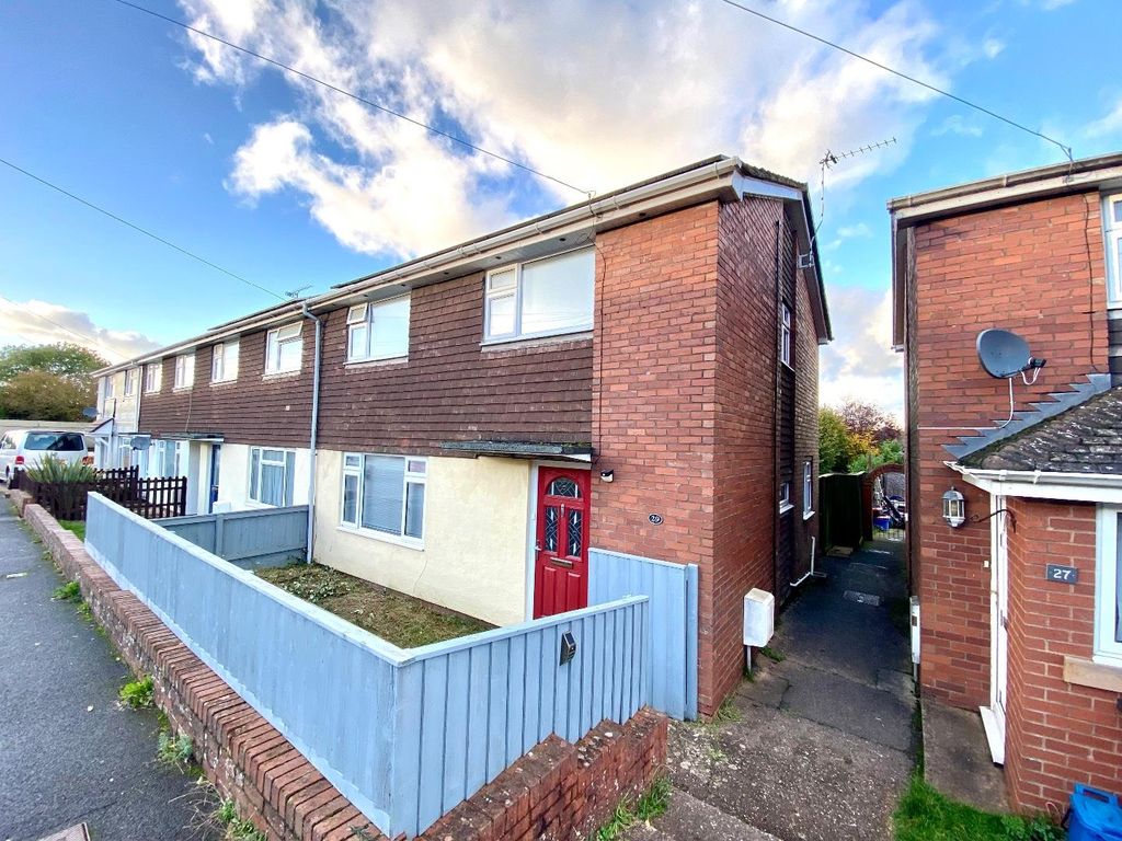 4 bed end terrace house to rent in Lime Kiln Road, Tiverton EX16, £