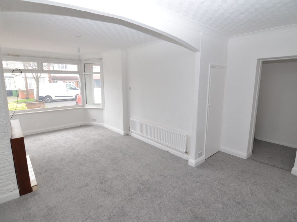 3 bed end terrace house to rent in Penshurst Avenue, Sidcup DA15, £