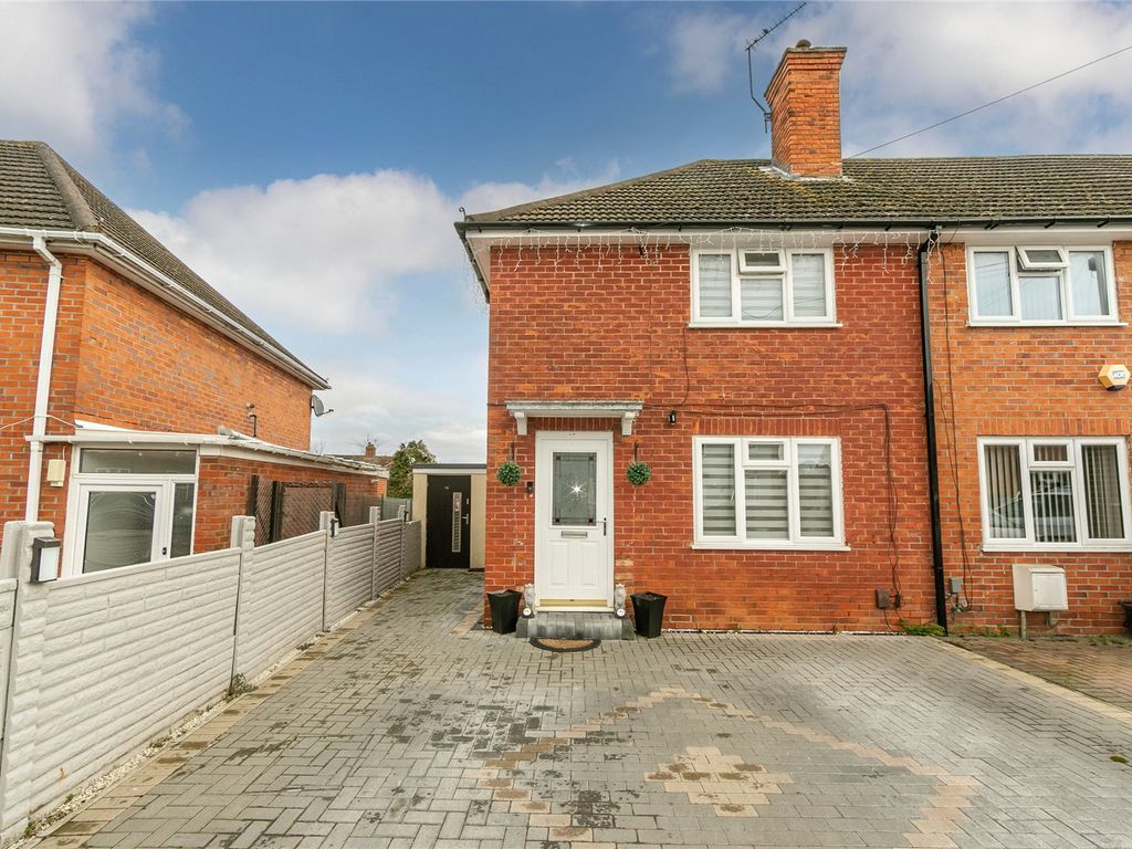 3 bed end terrace house for sale in Merton Road South, Reading RG2, £