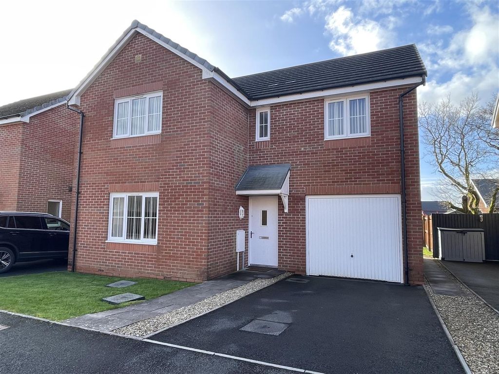 4 bed detached house for sale in Heol Y Gigfran, Cefneithin, Llanelli