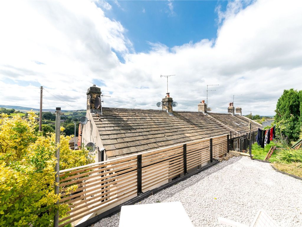 1 bed flat to rent in Cinderhills Road, Holmfirth, West Yorkshire HD9