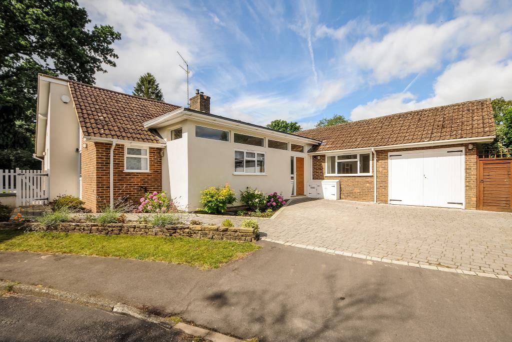 4 bed detached house to rent in Virginia Water, Surrey GU25, £3,500 pcm