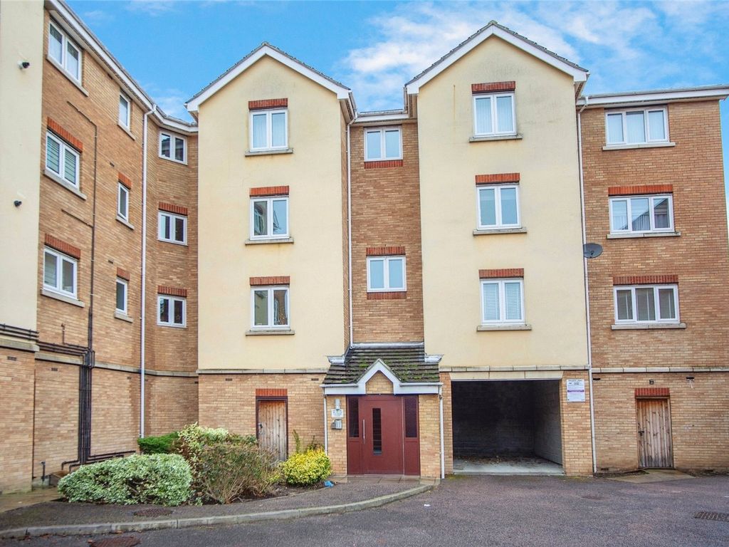 2 bed flat for sale in Fenners Marsh, Gravesend, Kent DA12, £210,000