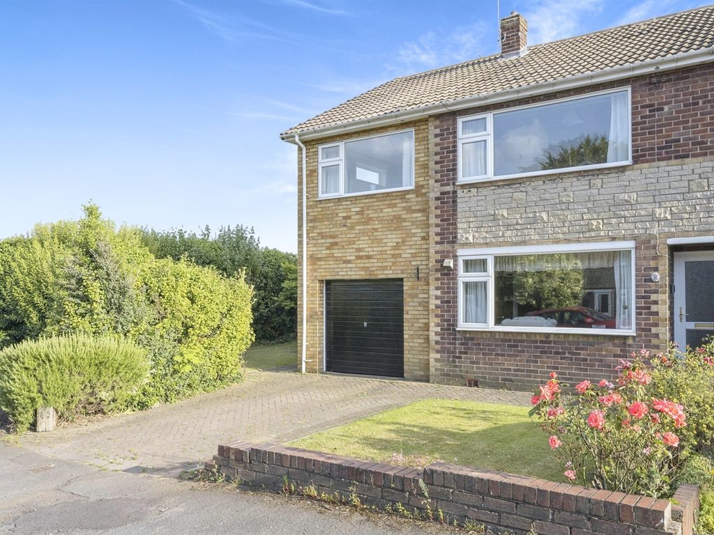 4 bed semidetached house for sale in Rotherwood Close, Scawsby