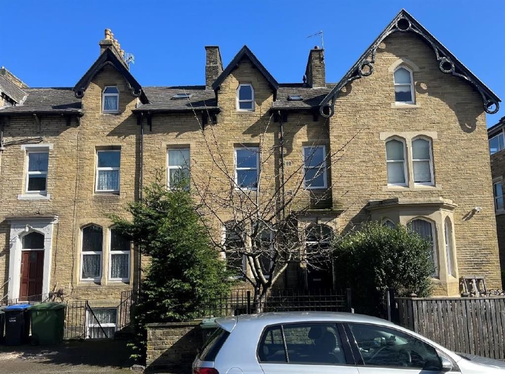 4 bed terraced house for sale in Oakroyd Terrace, Manningham, Bradford
