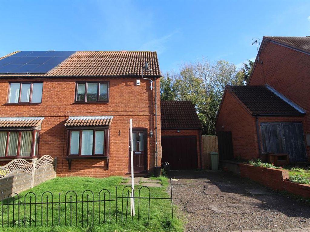 3 bed semidetached house for sale in Simons Lea, Bradwell, Milton