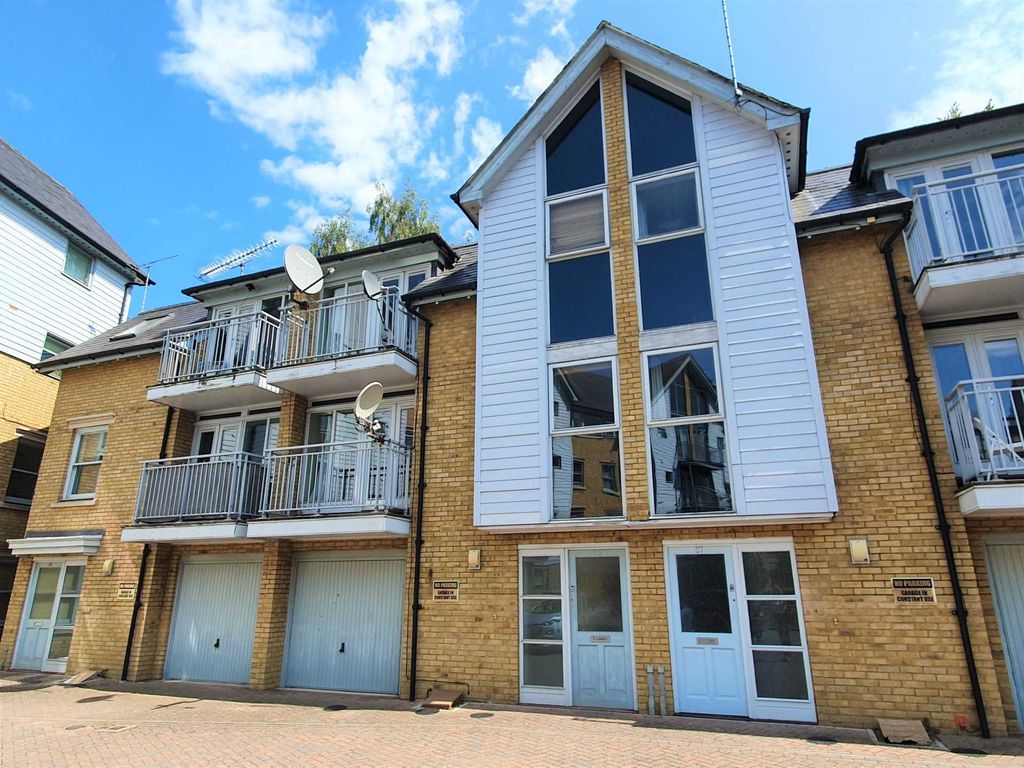 3 bed town house to rent in Bingley Court, Canterbury CT1 Zoopla