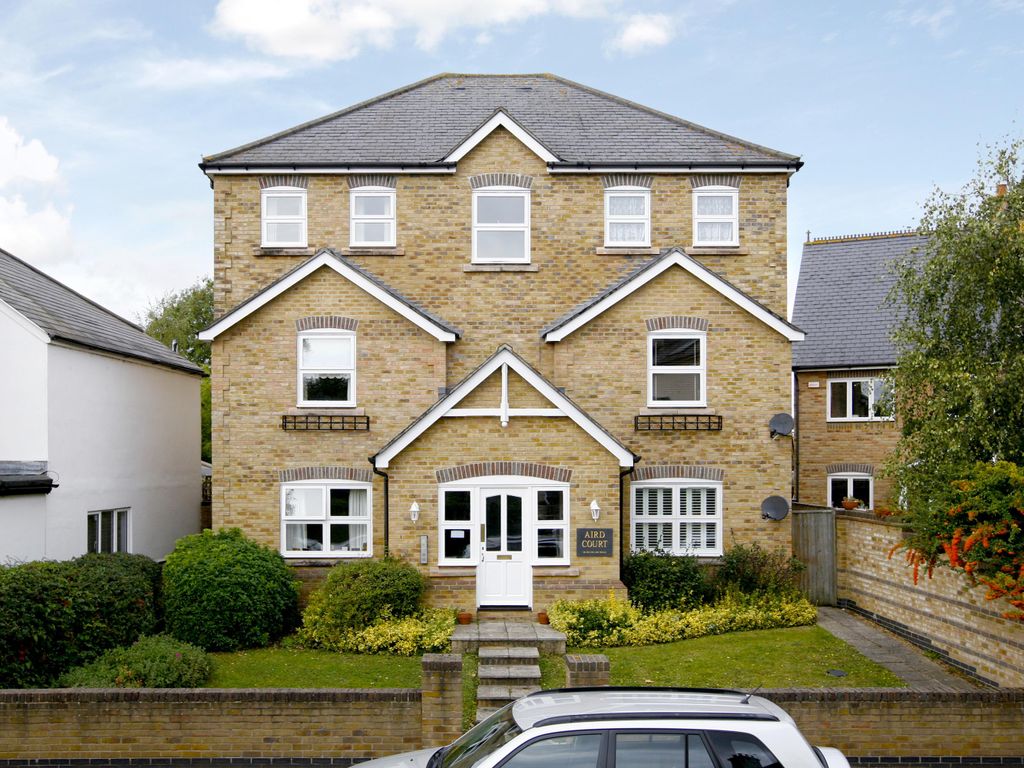 1 bed flat to rent in Belgrade Road, Hampton TW12, £1,500 pcm Zoopla