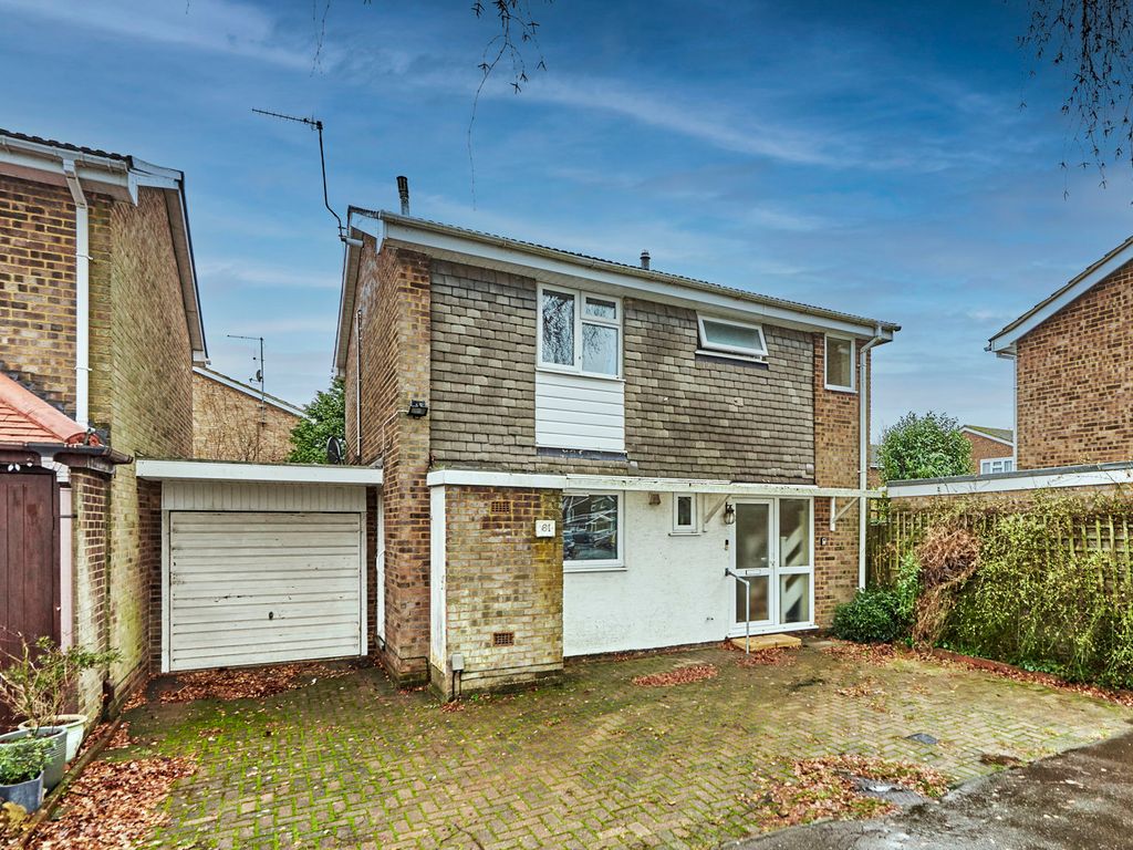 3 bed linkdetached house to rent in Claudian Place, St. Albans