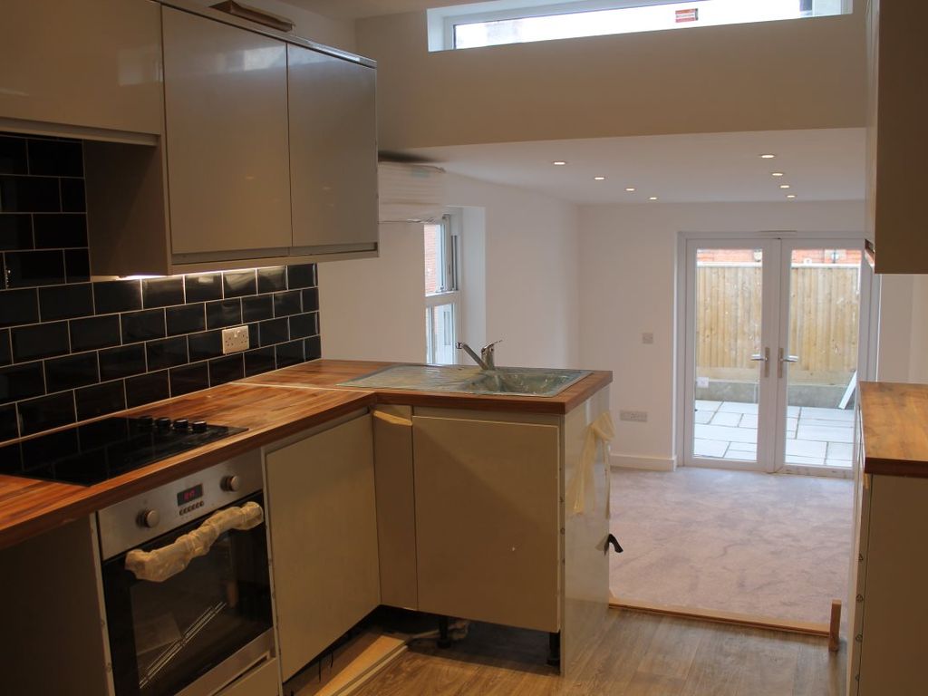 1 bed flat to rent in Earlswood Road, Redhill RH1 Zoopla