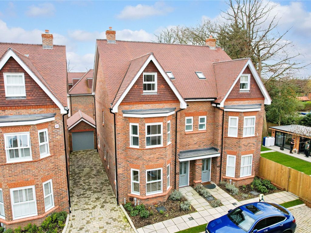 New home, 4 bed semidetached house for sale in Albright Gardens