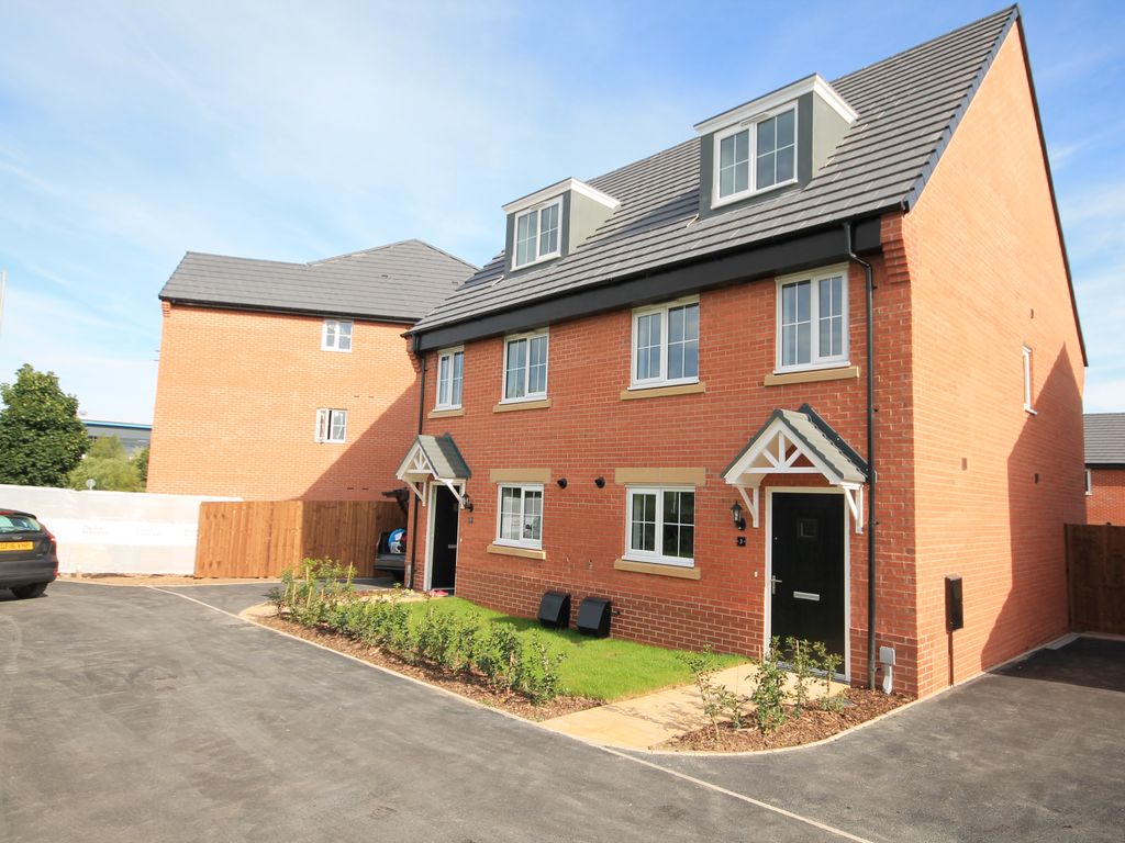 3 bed semidetached house to rent in Crewe Road, Shavington, Crewe CW2