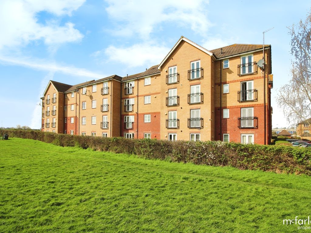 2 bed flat to rent in Twickenham Close, Nythe, Swindon SN3, £875 pcm