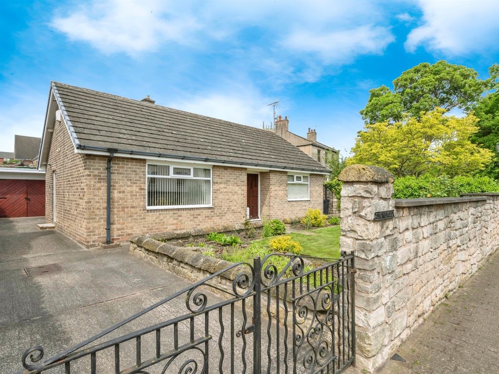 3 bed detached bungalow for sale in High Street, Conisbrough, Doncaster