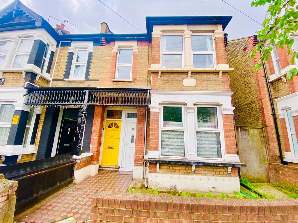 3 bed flat for sale in Burges Road, East Ham E6, £320,000 Zoopla
