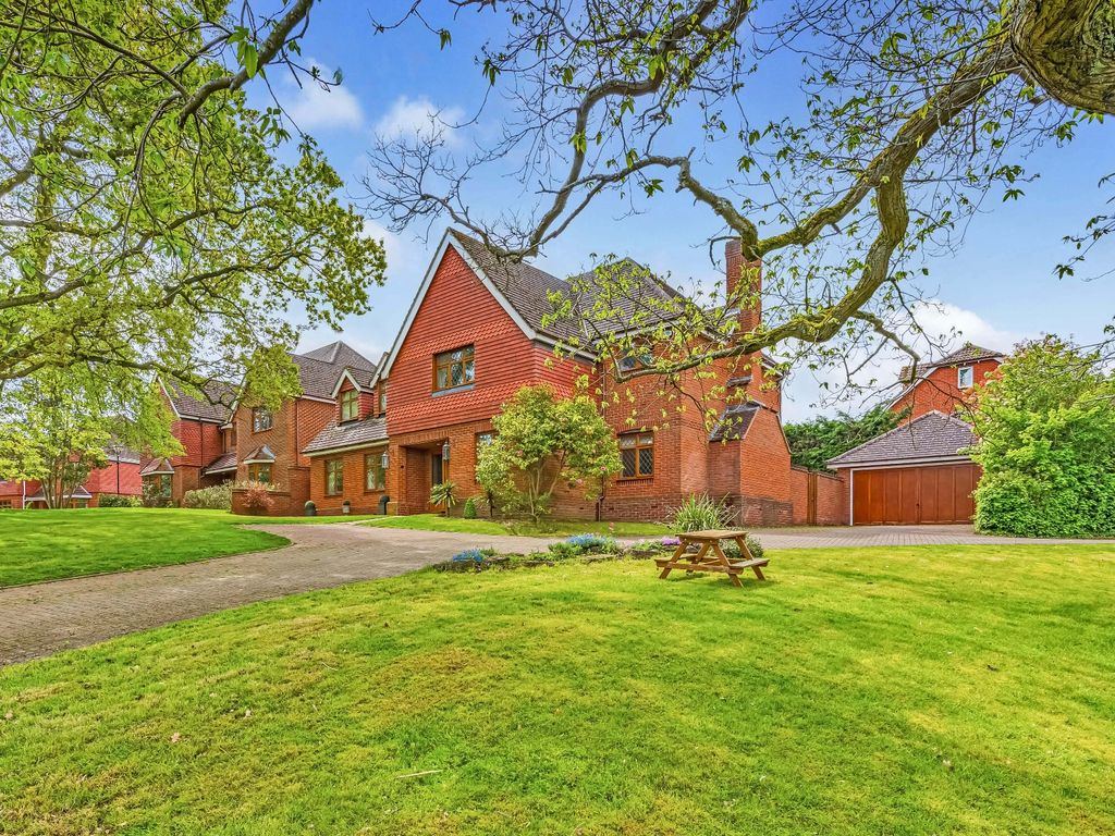 5 bed detached house for sale in Greyfriars Drive, Bromsgrove B61 Zoopla
