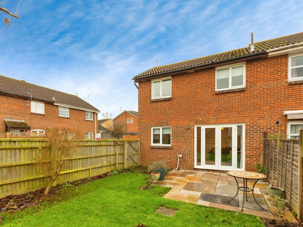 1 bed property for sale in Larch Close, Coppice, Aylesbury HP20, £