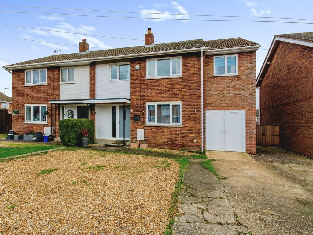 4 bed semidetached house for sale in Church Close, Stilton