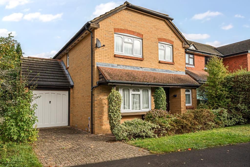 3 bed detached house for sale in Bracknell, Berkshire RG42, £550,000