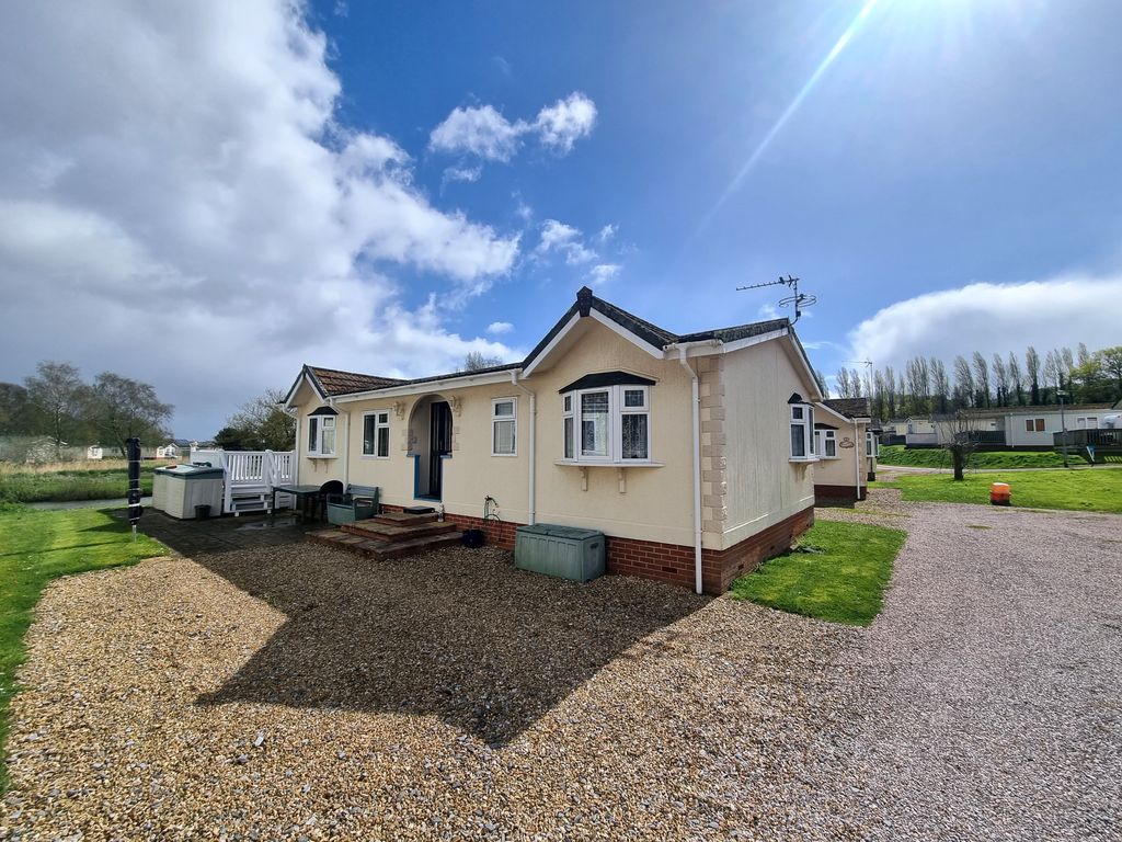 2 bed mobile/park home for sale in Warren Road, Hazelwood Park, Dawlish
