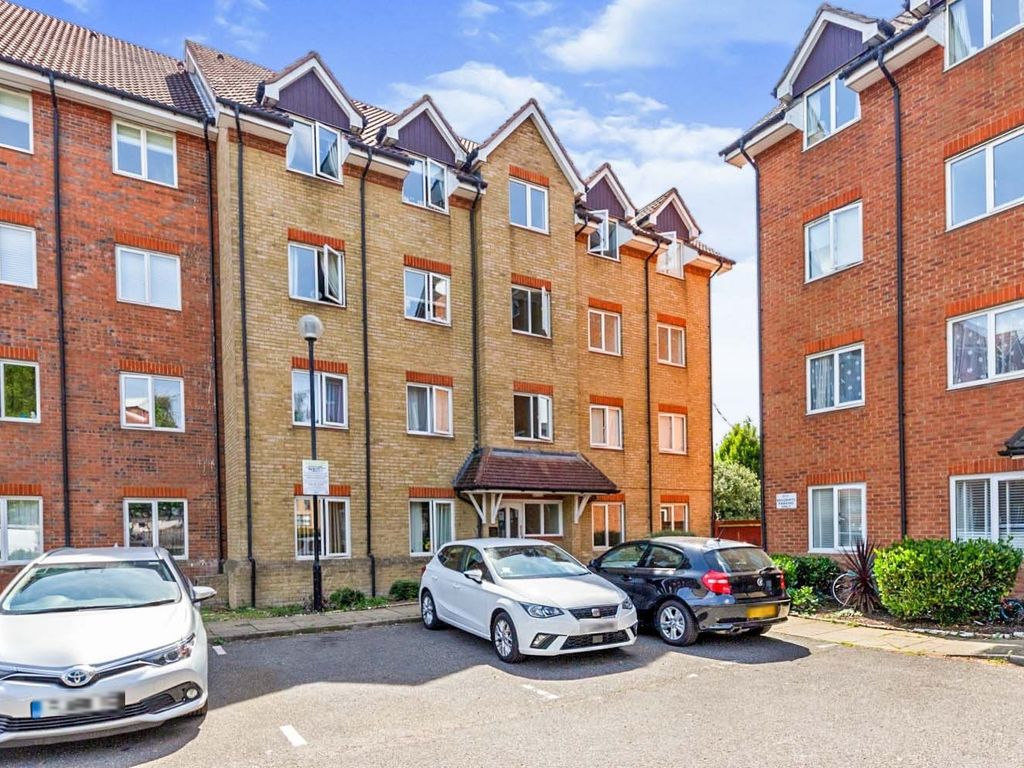 2 bed flat to rent in Dixons Court, Crane Mead, Ware SG12, £1,250 pcm