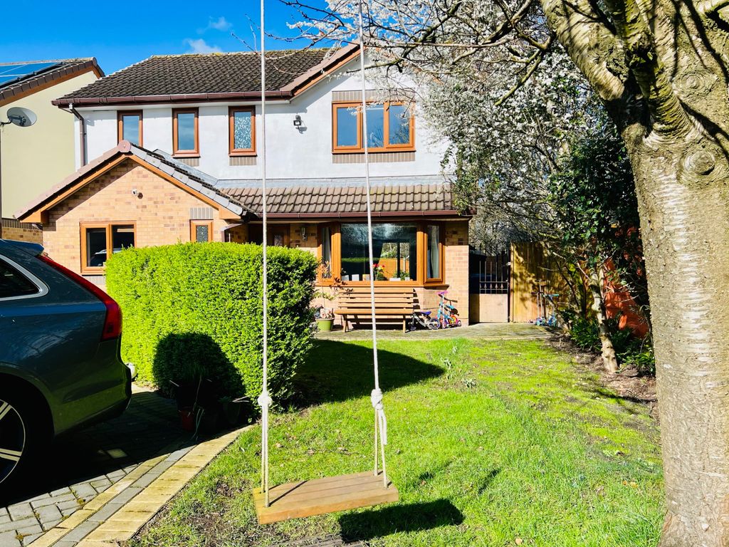 4 bed detached house for sale in Goldcrest Close, Sharston, Wythenshawe