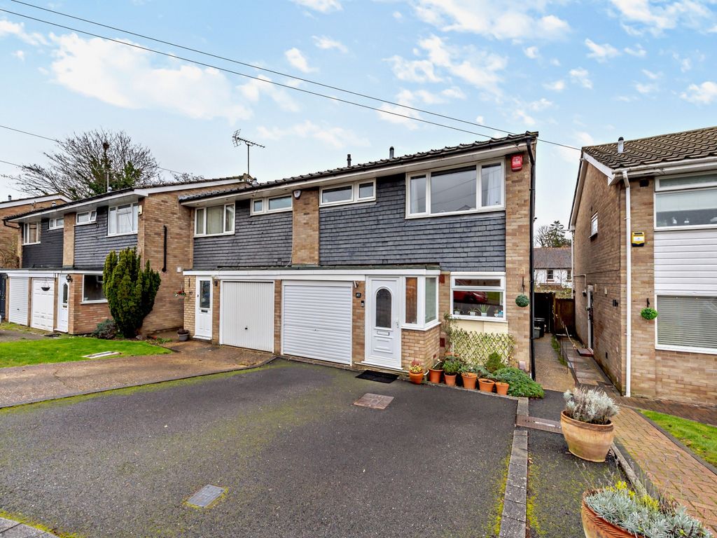 3 bed semidetached house for sale in Knoll Crescent, Northwood HA6, £