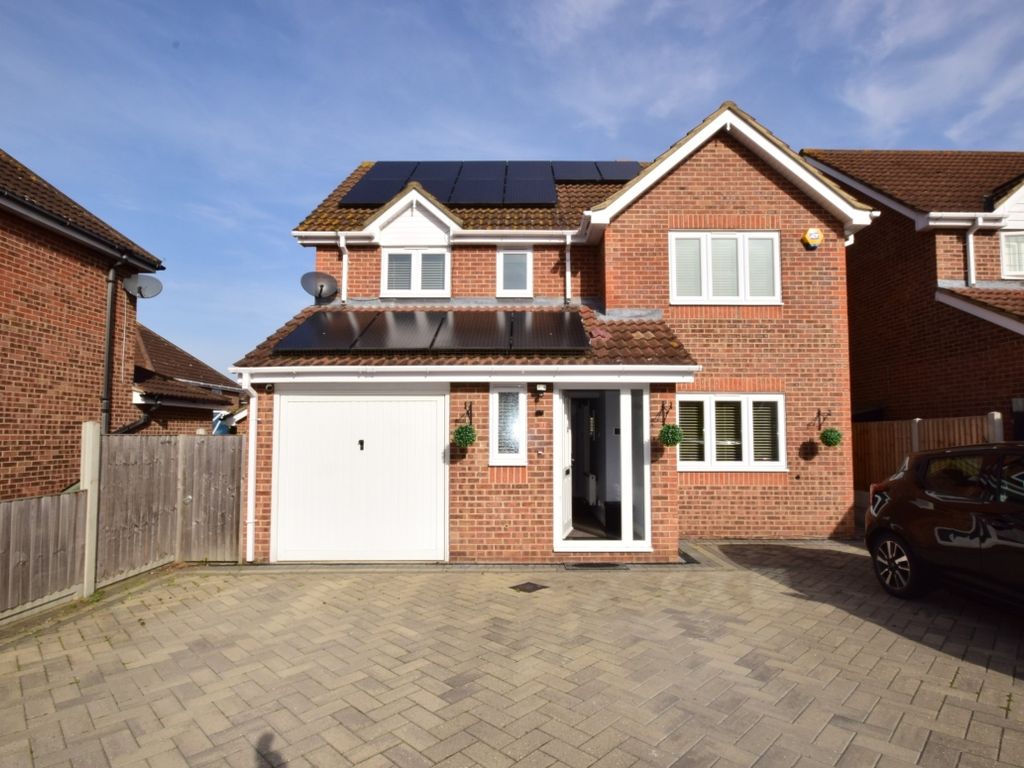 4 bed detached house to rent in Oakham Close, Langdon Hills SS16, £
