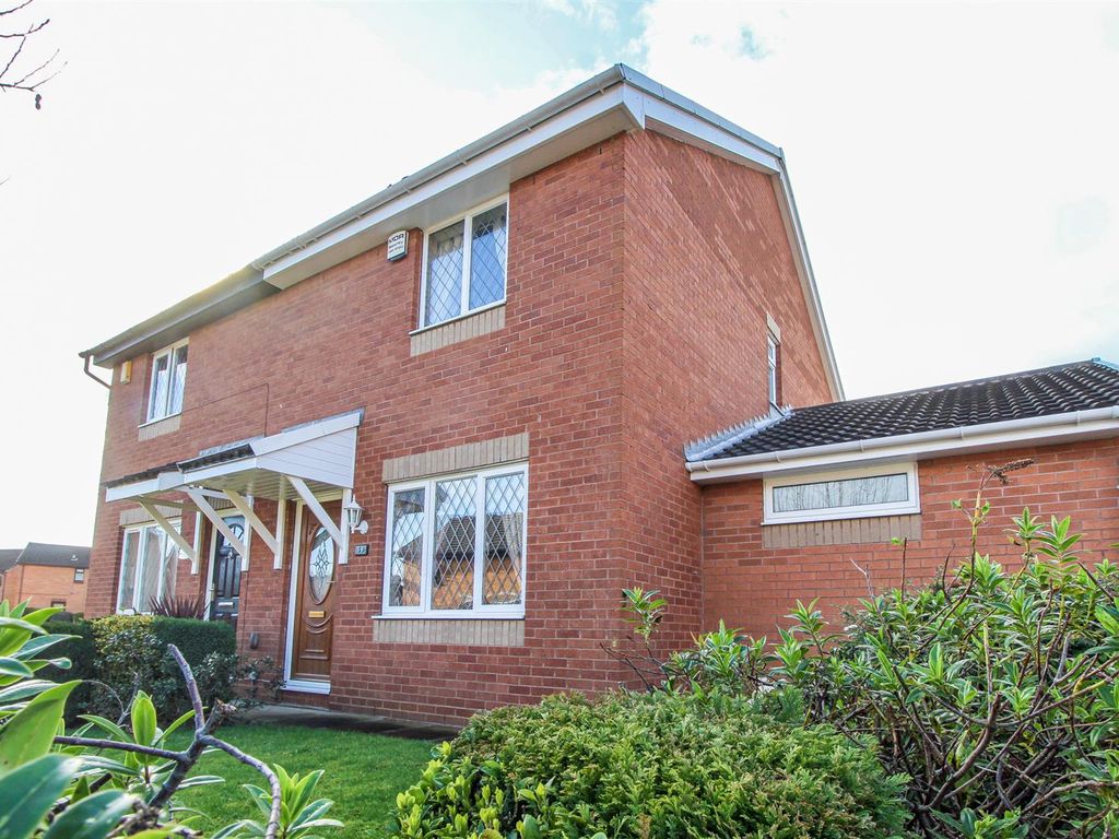 3 bed semidetached house for sale in Woodmoor Drive, Crigglestone