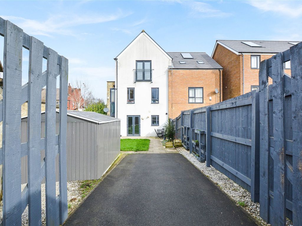 5 bed end terrace house for sale in Blackburn Road, Accrington