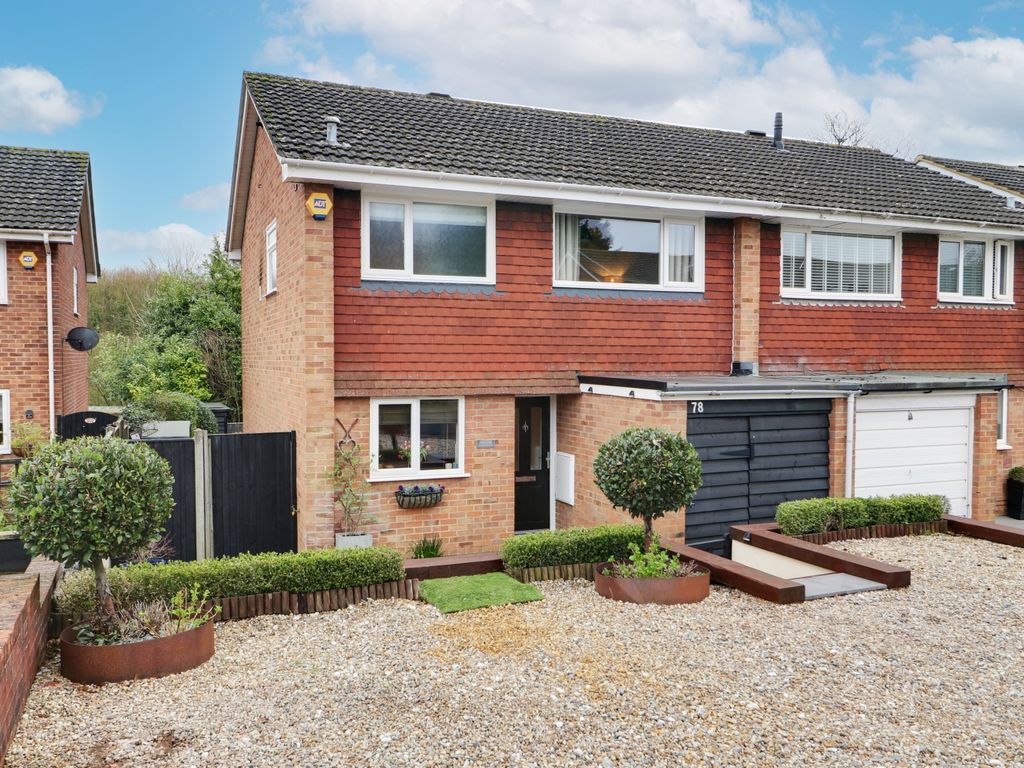 3 bed semidetached house for sale in Borodin Close, Basingstoke