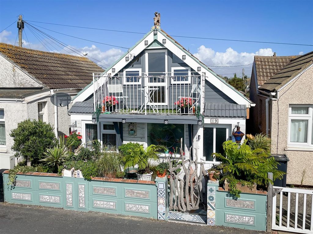 2 bed property for sale in Brooklands, Jaywick, ClactonOnSea CO15