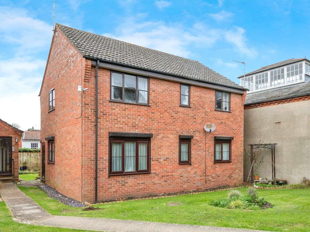 1 bed flat for sale in Old Bear Court, North Walsham NR28, £90,000 Zoopla