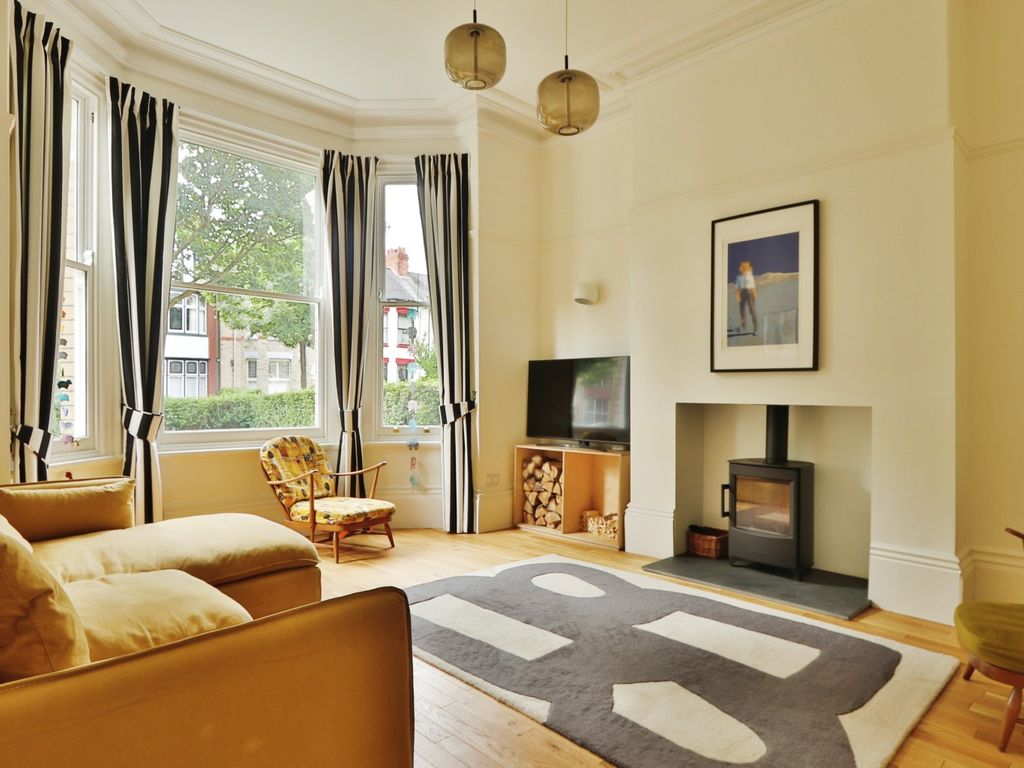 5 bed terraced house for sale in Victoria Avenue, Princes Avenue, Hull