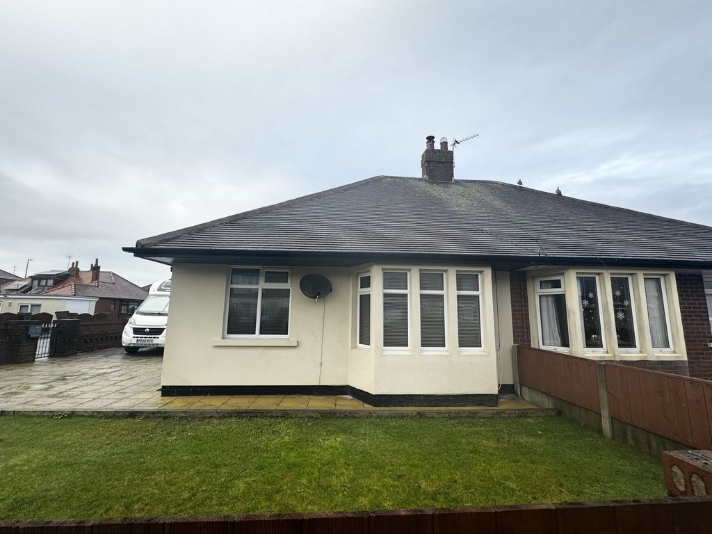2 bed terraced house to rent in Eversleigh Avenue, ThorntonCleveleys