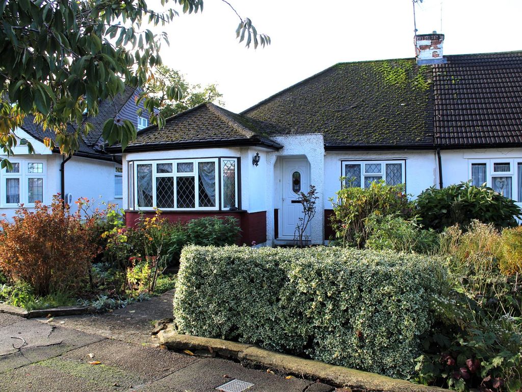 2 bed semidetached bungalow for sale in Brackendale, Potters Bar EN6