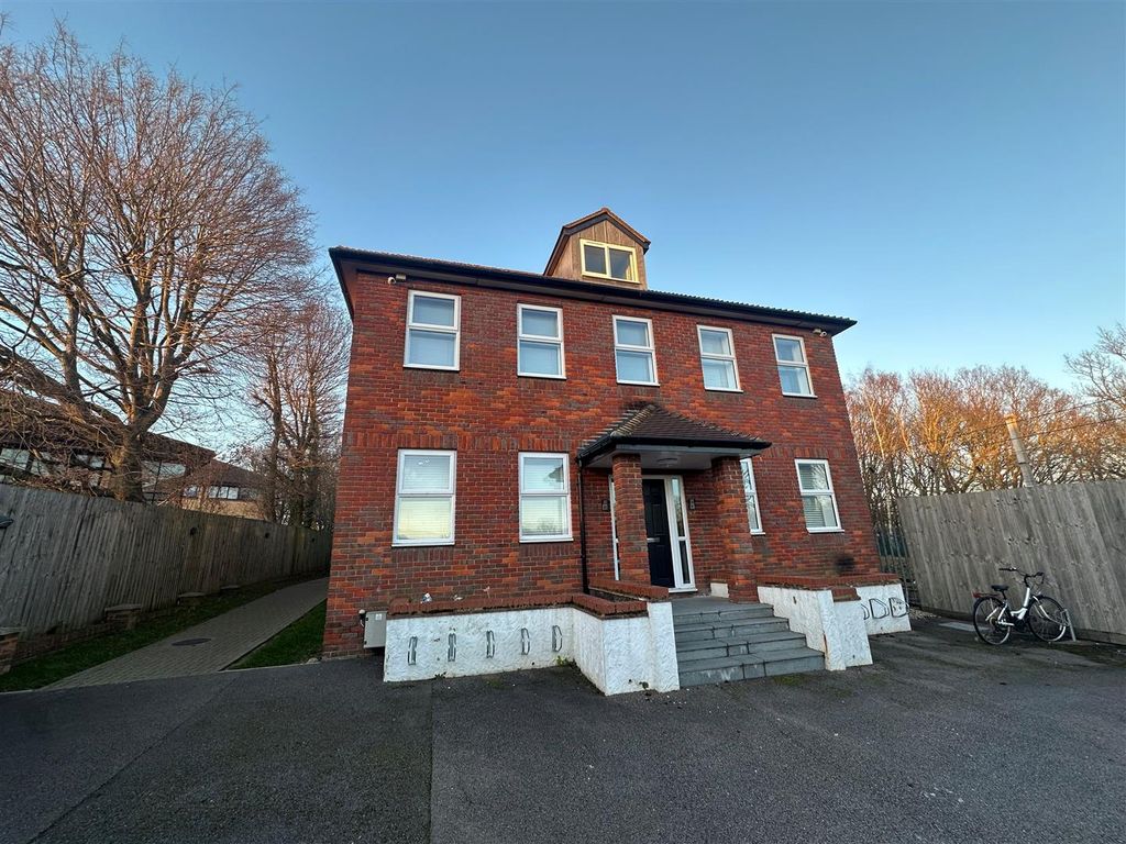 1 bed flat to rent in Porters Wood, St.Albans AL3, £1,250 pcm Zoopla