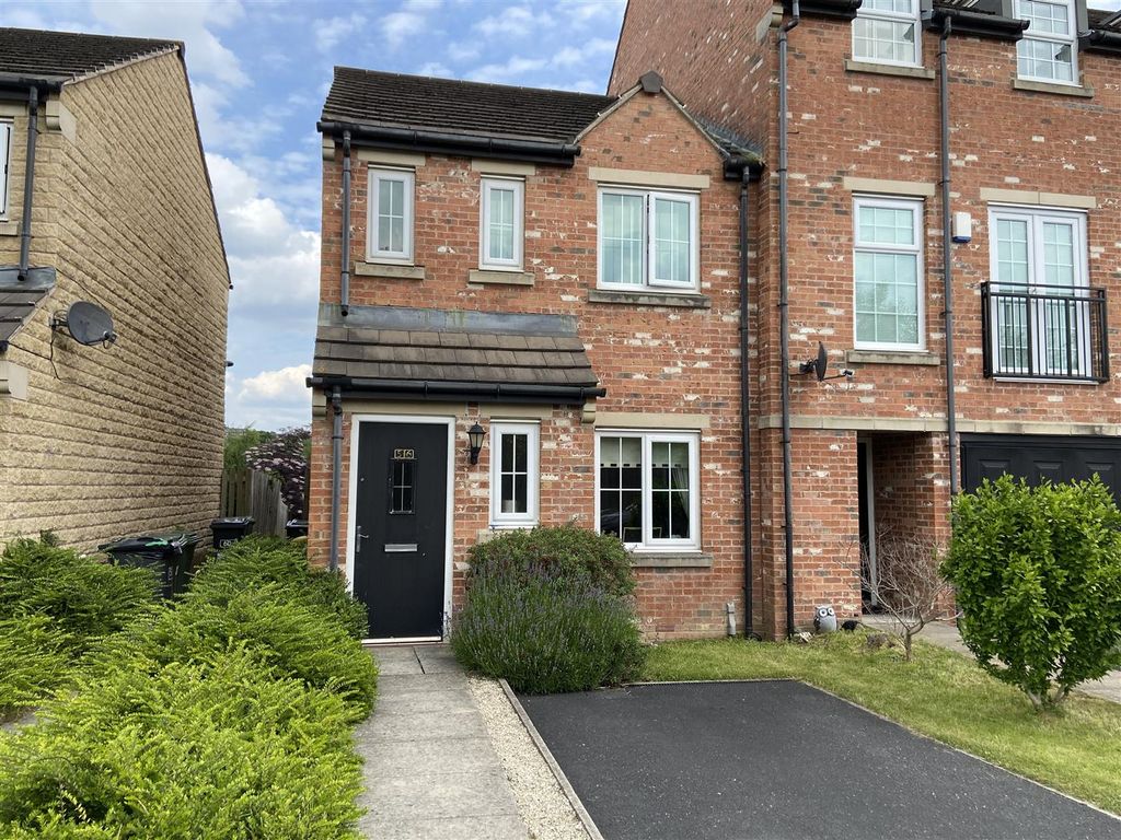 3 bed end terrace house for sale in Calder View, Lower Hopton, Mirfield