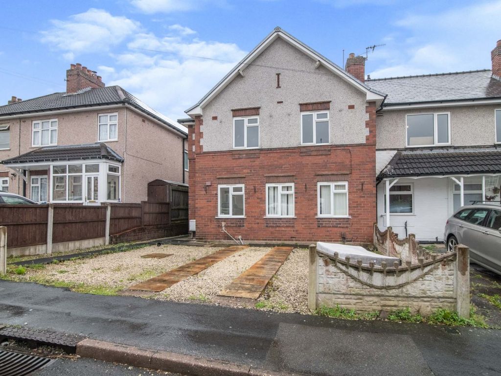 4 bed semidetached house for sale in Meadow Walk, Cradley Heath B64
