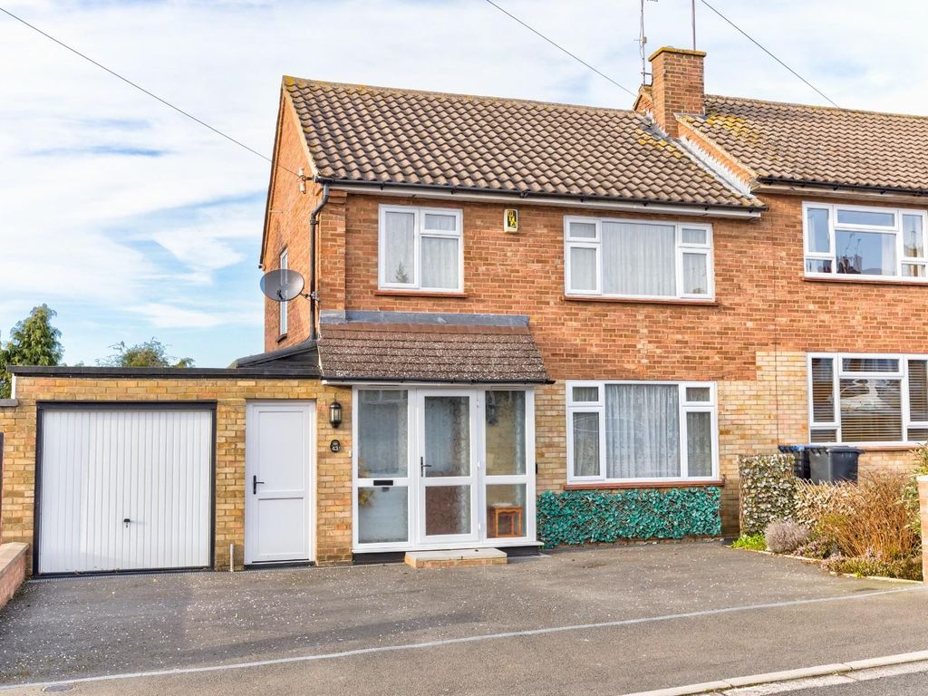 3 bed semidetached house for sale in Ennerdale Road, Northampton NN3
