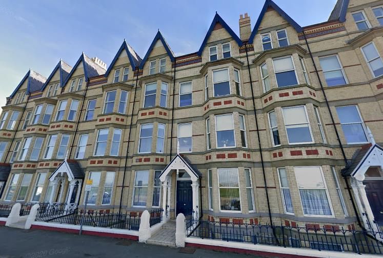 2 bed flat to rent in West Parade, Rhyl LL18, £650 pcm Zoopla
